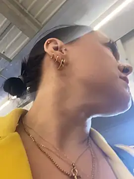 Luccreccia  online show from 11.18.25