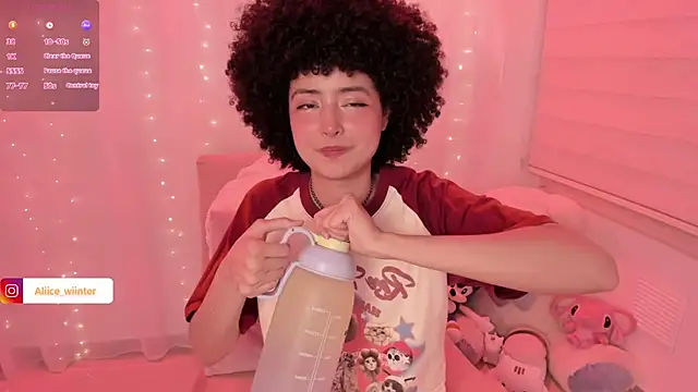 Snapshot of Alice_winter_ chatting on 11.06.25 Alice winter online show from 11.06.25