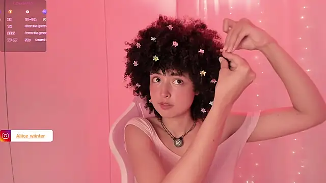 Snapshot of Alice_winter_ chatting on 11.19.25 Alice winter online show from 11.19.25