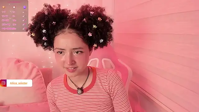 Snapshot of Alice_winter_ chatting on 12.02.25 Alice winter online show from 12.02.25