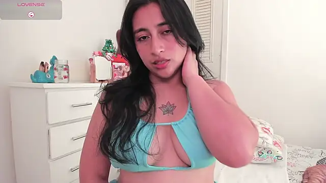 Snapshot of LisaHadwin chatting on 12.16.25 LisaHadwin online show from 12.16.25