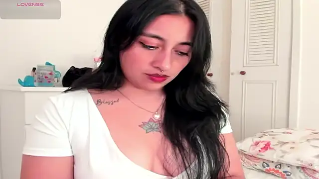 Snapshot of LisaHadwin chatting on 12.19.25 LisaHadwin online show from 12.19.25