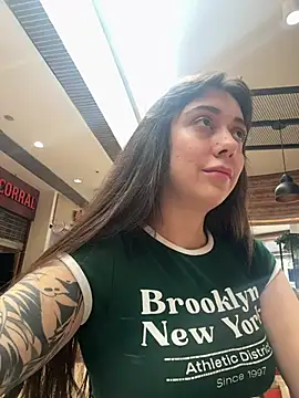 Snapshot of emiliasommer chatting on 03.11.25 emiliasommer online show from 03.11.25