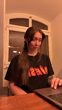 Snapshot of emiliasommer chatting on 09.30.25 emiliasommer online show from 09.30.25