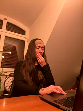 Snapshot of emiliasommer chatting on 10.04.25 emiliasommer online show from 10.04.25