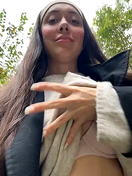 Snapshot of emiliasommer chatting on 10.17.25 emiliasommer online show from 10.17.25