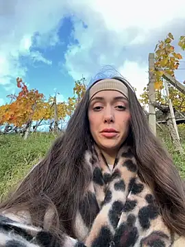 Snapshot of emiliasommer chatting on 10.24.25 emiliasommer online show from 10.24.25