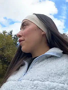 Snapshot of emiliasommer chatting on 10.28.25 emiliasommer online show from 10.28.25