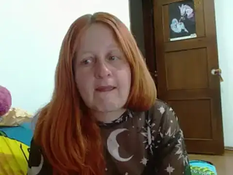 Snapshot of ViioletaMora chatting on 10.05.25 ViioletaMora online show from 10.05.25