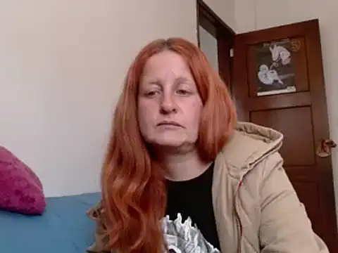 Snapshot of ViioletaMora chatting on 10.07.25 ViioletaMora online show from 10.07.25