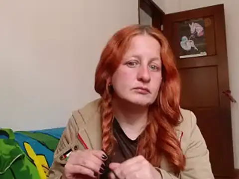 Snapshot of ViioletaMora chatting on 10.16.25 ViioletaMora online show from 10.16.25