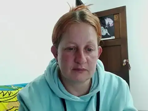 Snapshot of ViioletaMora chatting on 10.22.25 ViioletaMora online show from 10.22.25