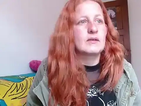 Snapshot of ViioletaMora chatting on 10.22.25 ViioletaMora online show from 10.22.25