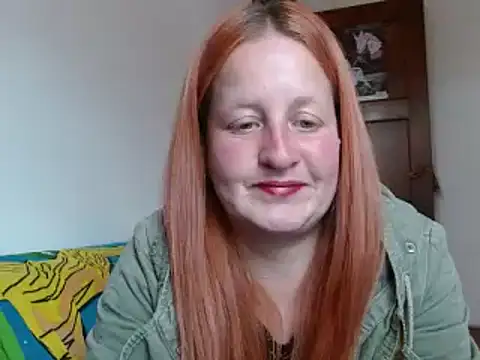 Snapshot of ViioletaMora chatting on 10.23.25 ViioletaMora online show from 10.23.25