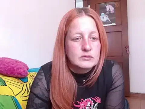 Snapshot of ViioletaMora chatting on 10.24.25 ViioletaMora online show from 10.24.25