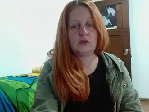 Snapshot of ViioletaMora chatting on 10.31.25 ViioletaMora online show from 10.31.25