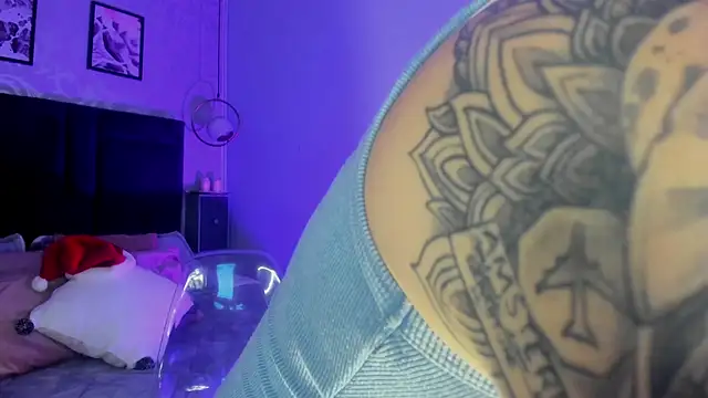 Hannah Borbon online show from 12.21.24