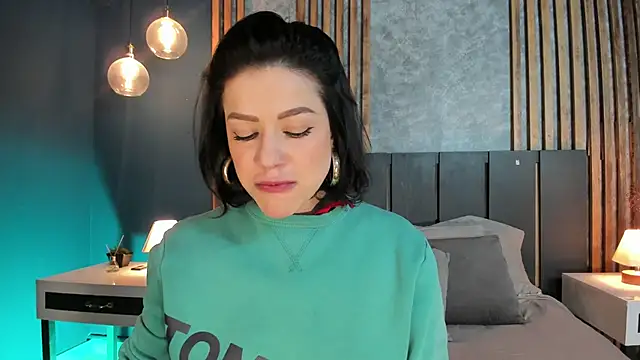 Hannah Borbon online show from 03.10.25