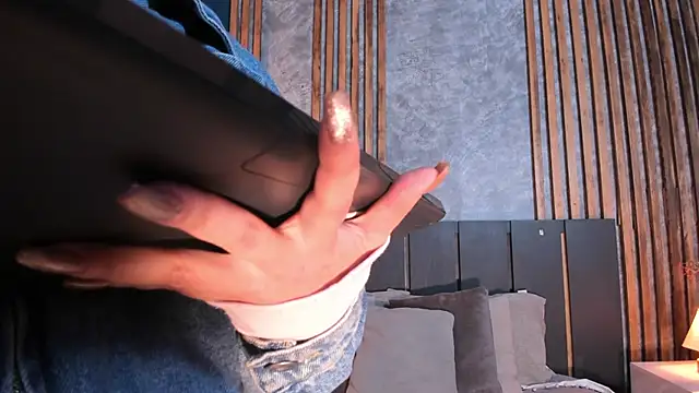 Hannah Borbon online show from 03.14.25