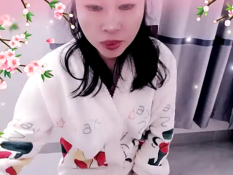 Snapshot of xiaoxuer chatting on 12.13.24 xiaoxuer online show from 12.13.24