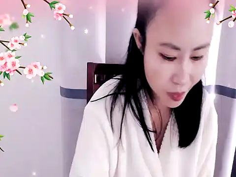 Snapshot of xiaoxuer chatting on 12.17.24 xiaoxuer online show from 12.17.24