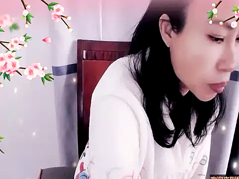 Snapshot of xiaoxuer chatting on 12.19.24 xiaoxuer online show from 12.19.24