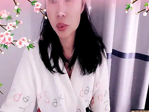 Snapshot of xiaoxuer chatting on 12.19.24 xiaoxuer online show from 12.19.24
