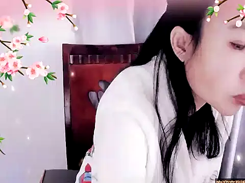 Snapshot of xiaoxuer chatting on 12.25.24 xiaoxuer online show from 12.25.24