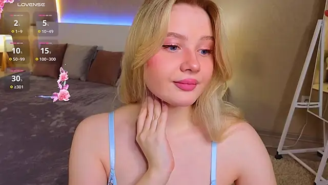 Snapshot of oliviabr0wn0 chatting on 02.17.25 oliviabr0wn0 online show from 02.17.25