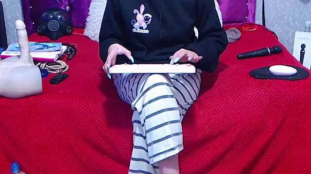 AyshaScott online show from 09.20.25