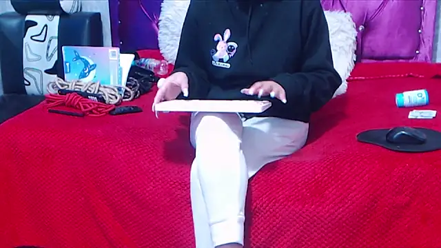 AyshaScott online show from 11.21.25