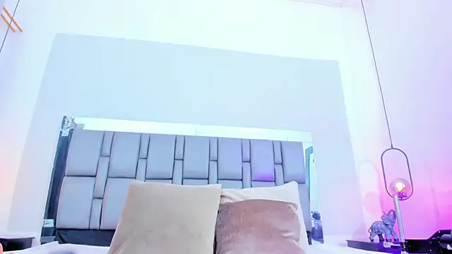 Emily Gil1 online show from 12.24.24