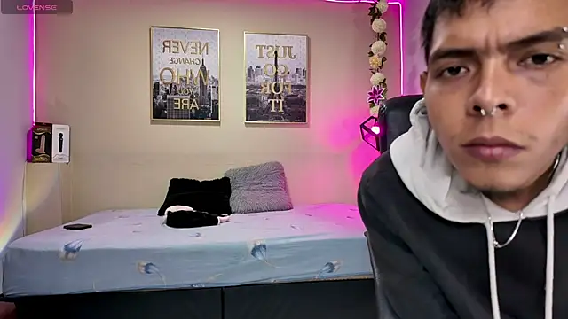 Snapshot of KokoAndRin chatting on 01.28.25 KokoAndRin online show from 01.28.25