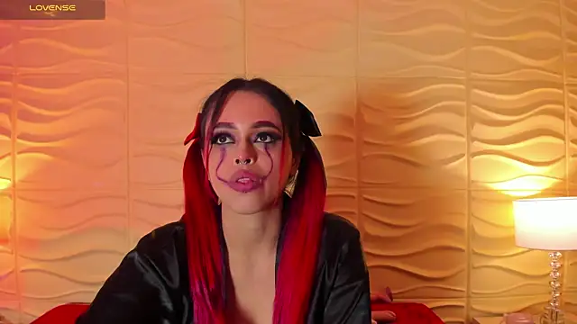 EvaaFoxxy1 online show from 10.12.25