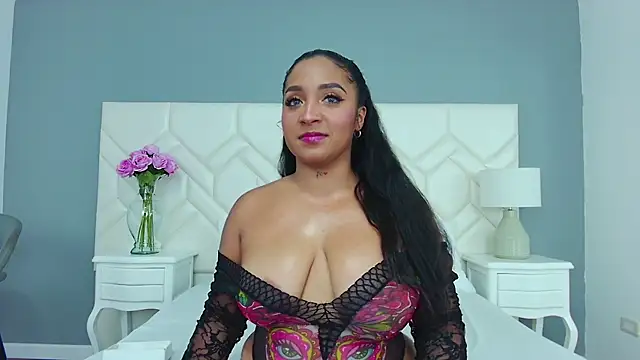 Snapshot of KateVenegas chatting on 12.19.24 KateVenegas online show from 12.19.24