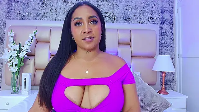 Snapshot of KateVenegas chatting on 01.29.25 KateVenegas online show from 01.29.25