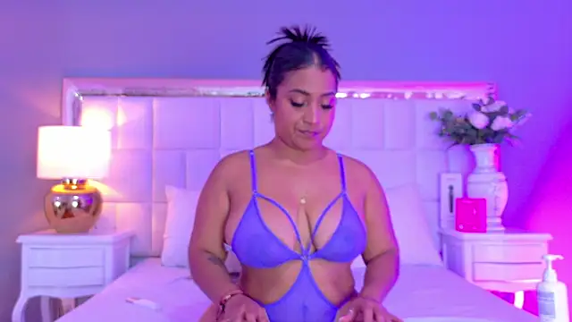 Snapshot of KateVenegas chatting on 10.15.25 KateVenegas online show from 10.15.25