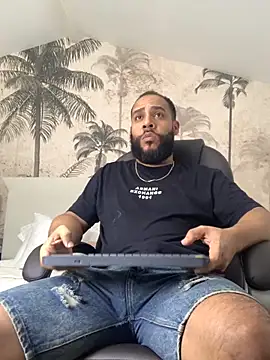 Snapshot of boy__ofc chatting on 10.28.25 boy ofc online show from 10.28.25