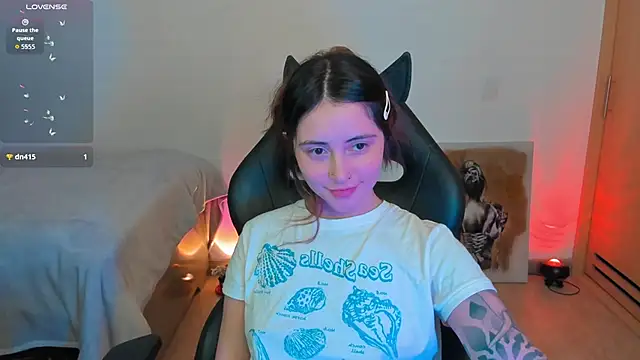 Snapshot of annie_mora chatting on 10.04.25 annie mora online show from 10.04.25