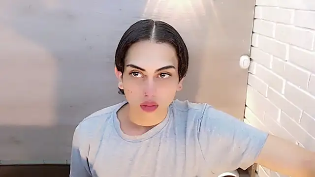 Daniela Pink  online show from 10.14.25