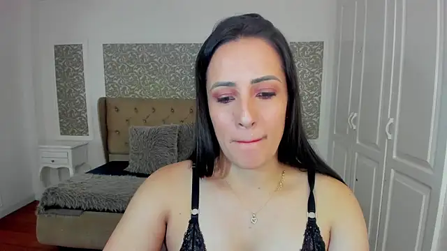 KimWessel  online show from 10.22.25