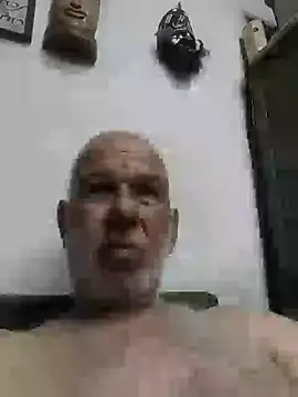 Snapshot of FabiQuilmes chatting on 12.15.24 FabiQuilmes online show from 12.15.24
