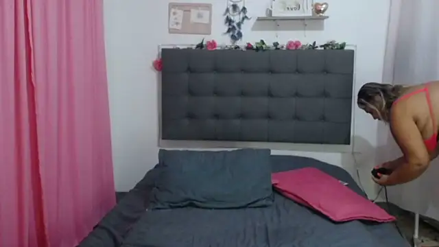 LenaDIaz online show from 10.11.25