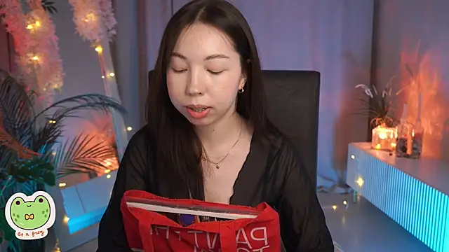 Sarah Son online show from 02.25.25