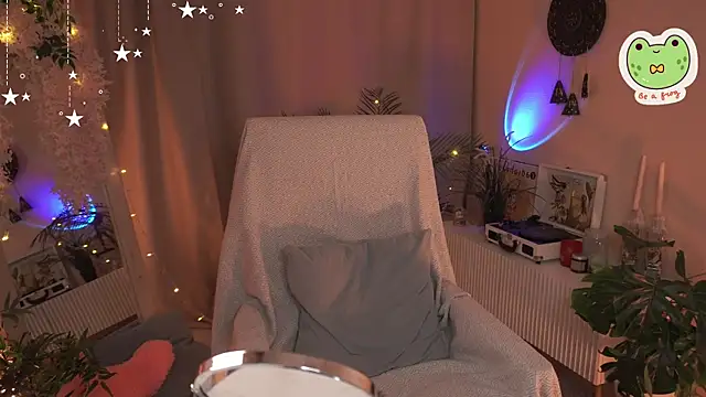 Sarah Son online show from 09.18.25