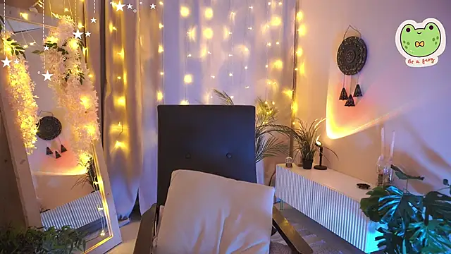 Sarah Son online show from 10.14.25