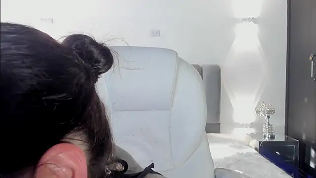 AnnyThompson  online show from 02.12.26