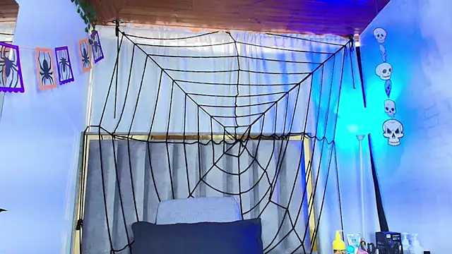 Snapshot of Zoe_Curvy chatting on 10.26.25 Zoe Curvy online show from 10.26.25