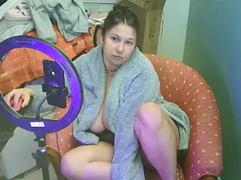 Snapshot of minette-sexy chatting on 12.17.24 minette-sexy online show from 12.17.24