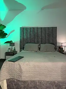 milaivanova online show from 12.15.25